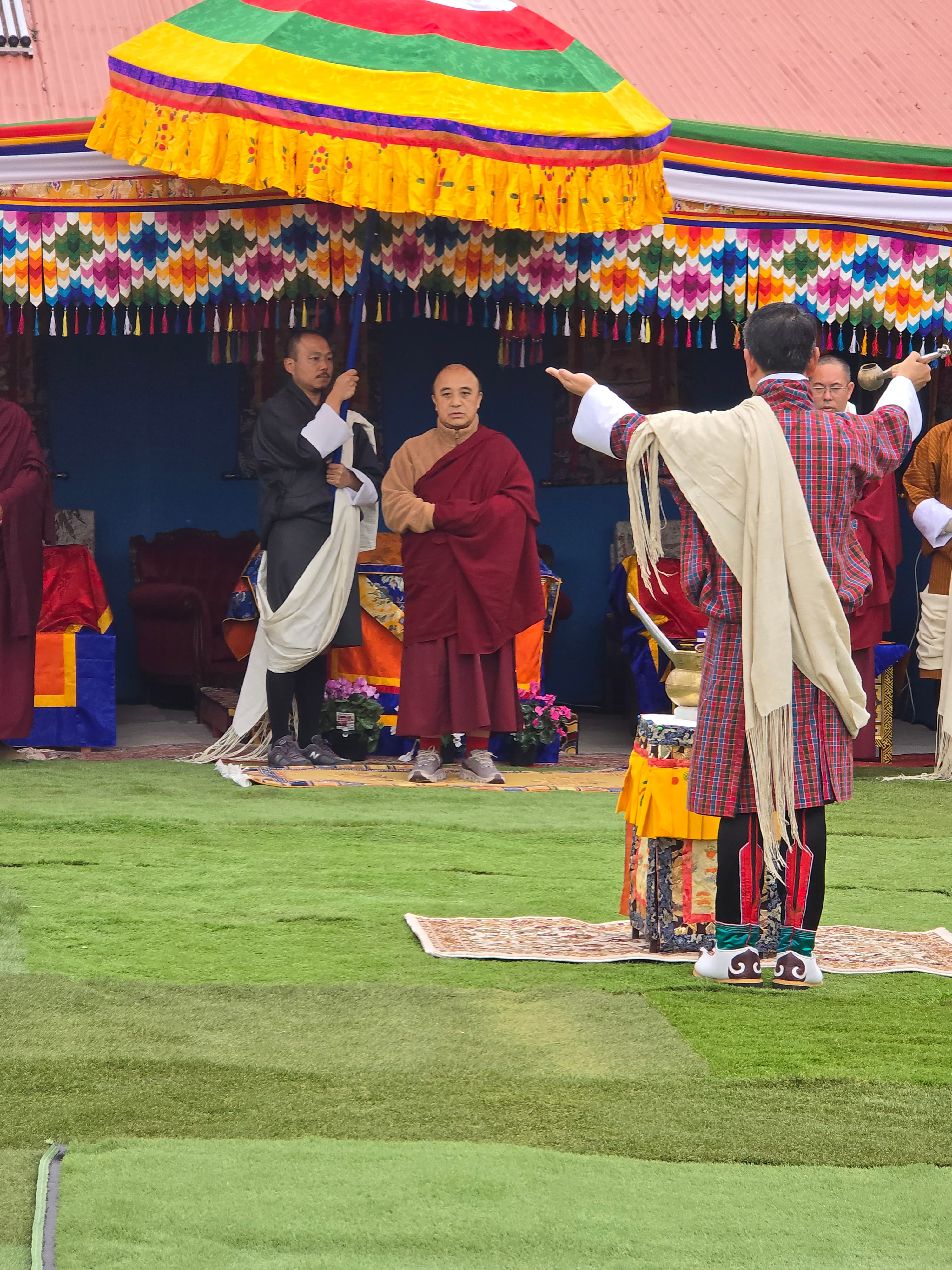 Kyabje Namkhai Nyingpo Rinpoche receives a traditional reception on arrival in Canberra